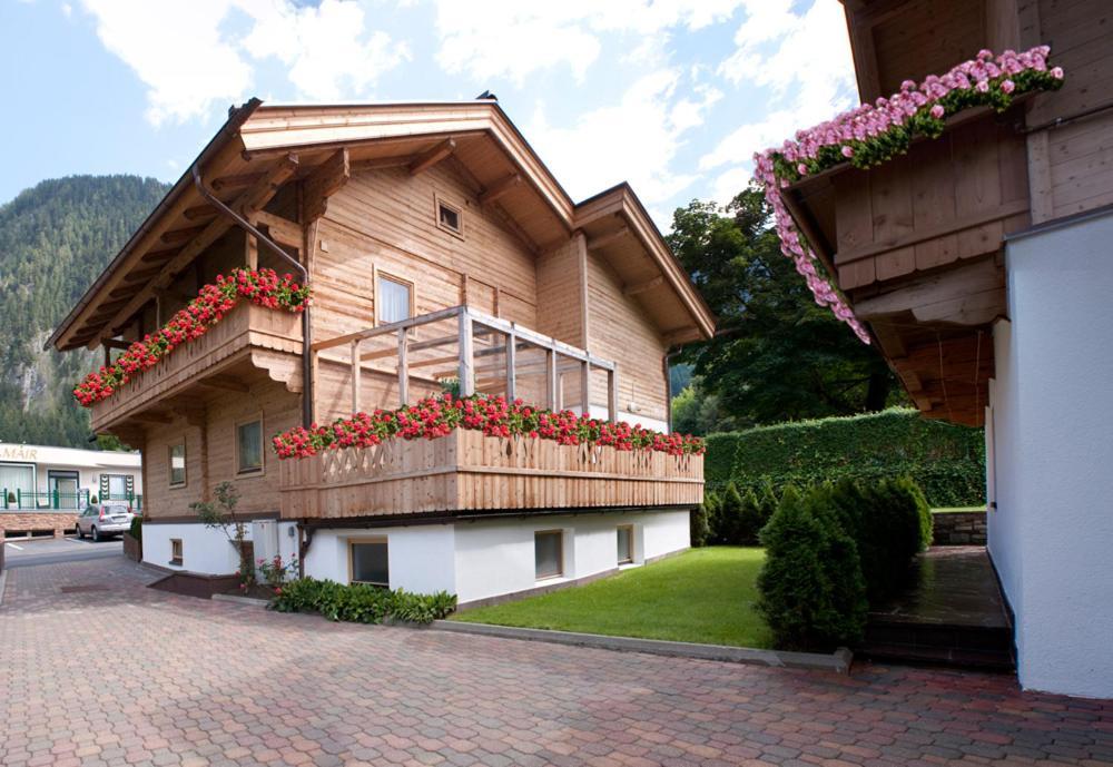 Chalet - Appartements Julitta Mayrhofen Kültér fotó